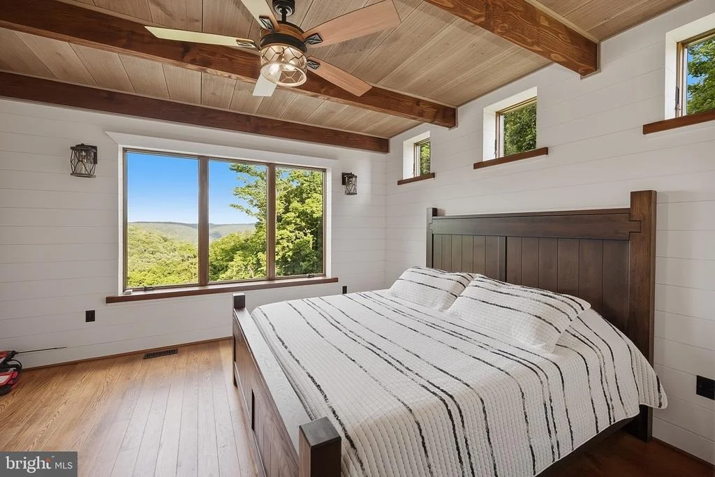 Photo of 415 NAZELROD ROAD