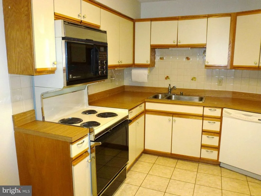 Photo of Unit 803 at 15100 INTERLACHEN DRIVE