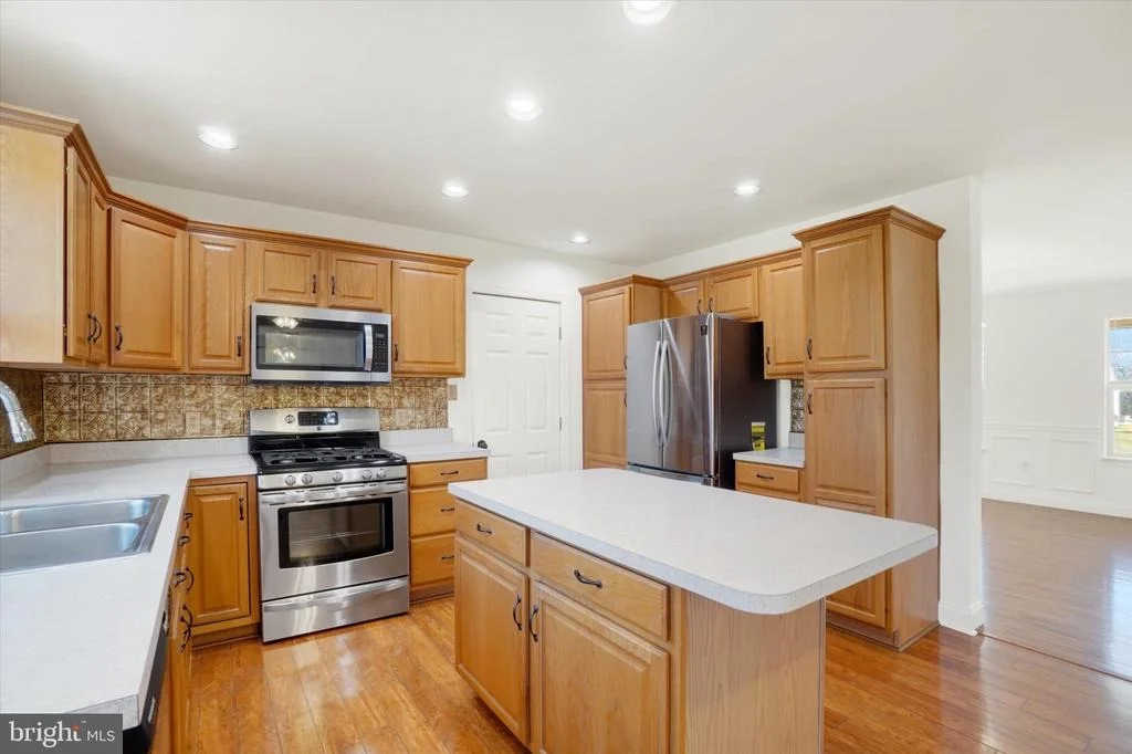 Photo of 3014 BITTERNUT BOULEVARD