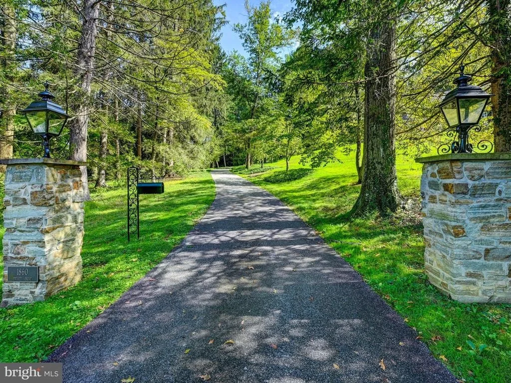 Photo of 1860 CIRCLE ROAD