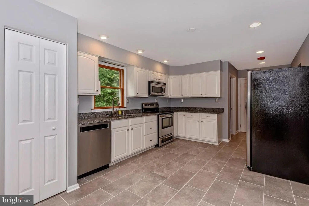 Photo of 6803 PLANTATION ROAD