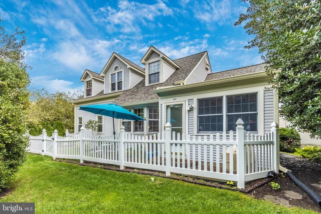 Photo of 833 DUNBROOKE COURT