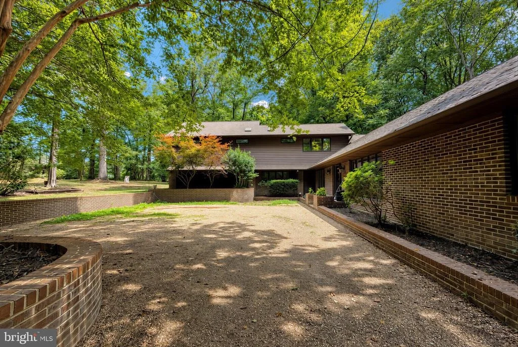 Photo of 8425 MAUSEN LANE
