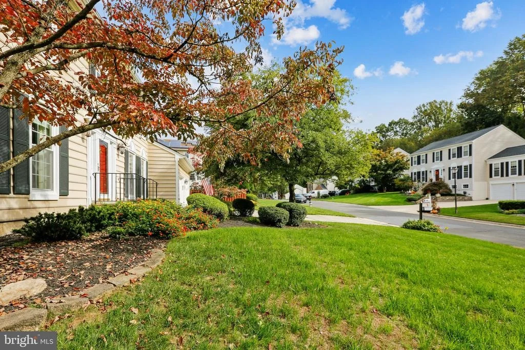 Photo of 9905 MAINSAIL DRIVE