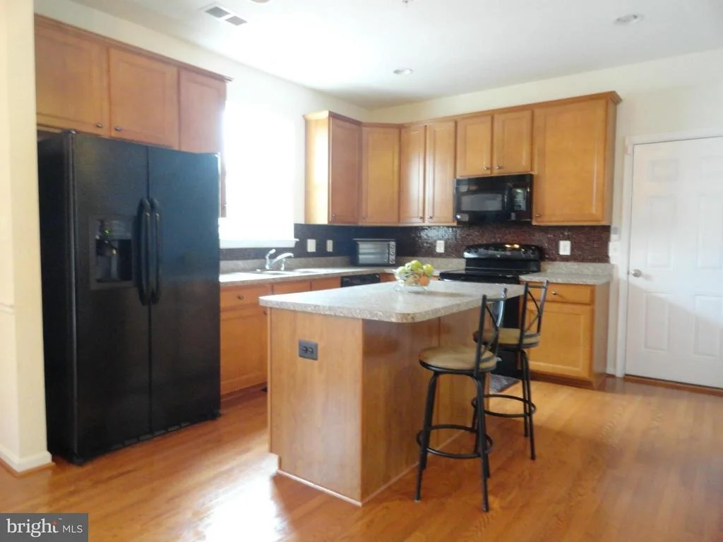 Photo of 7518 BETTYS WAY