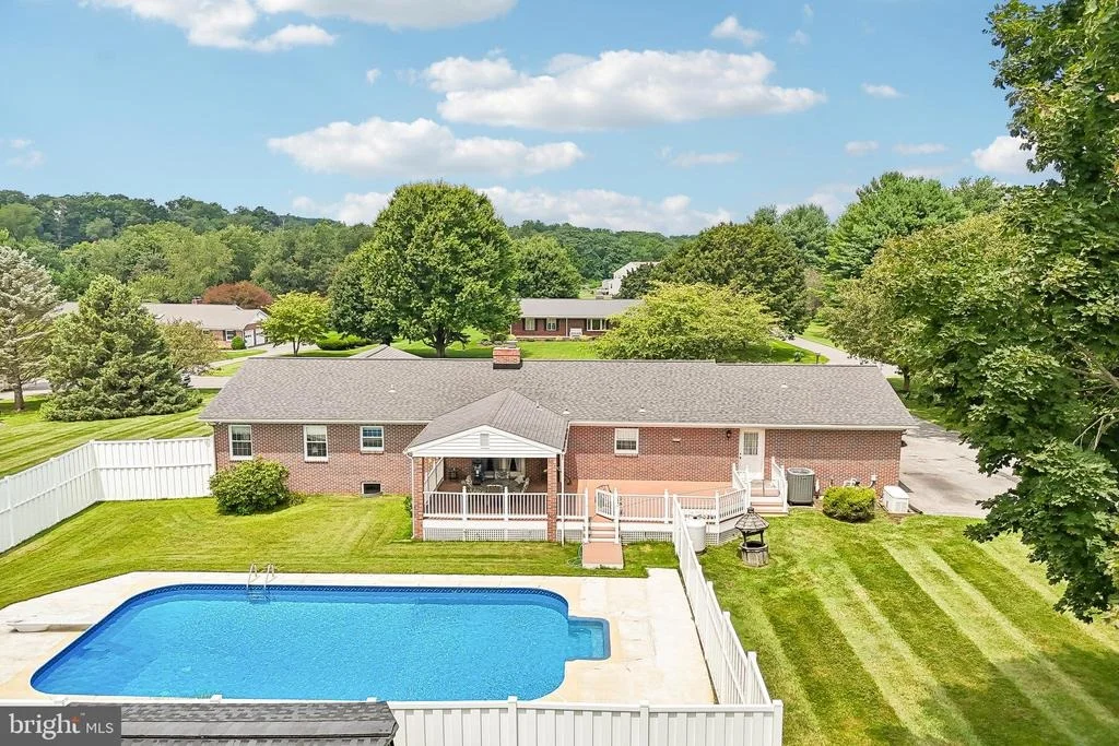 Photo of 2215 CHEROKEE DRIVE