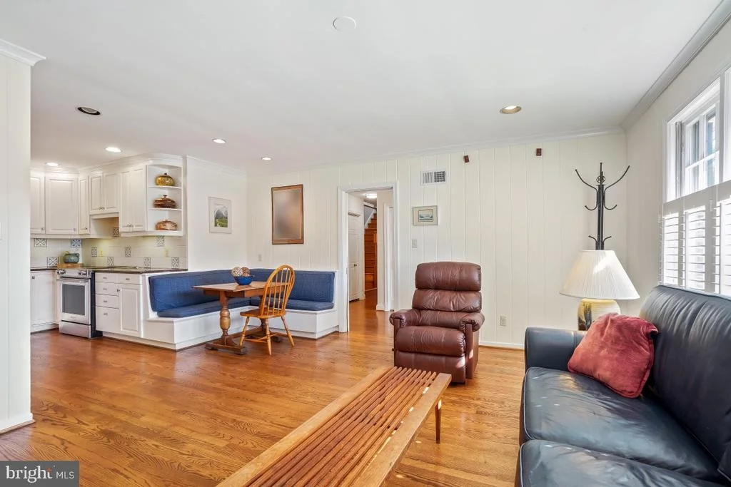 Photo of 7214 POMANDER LANE