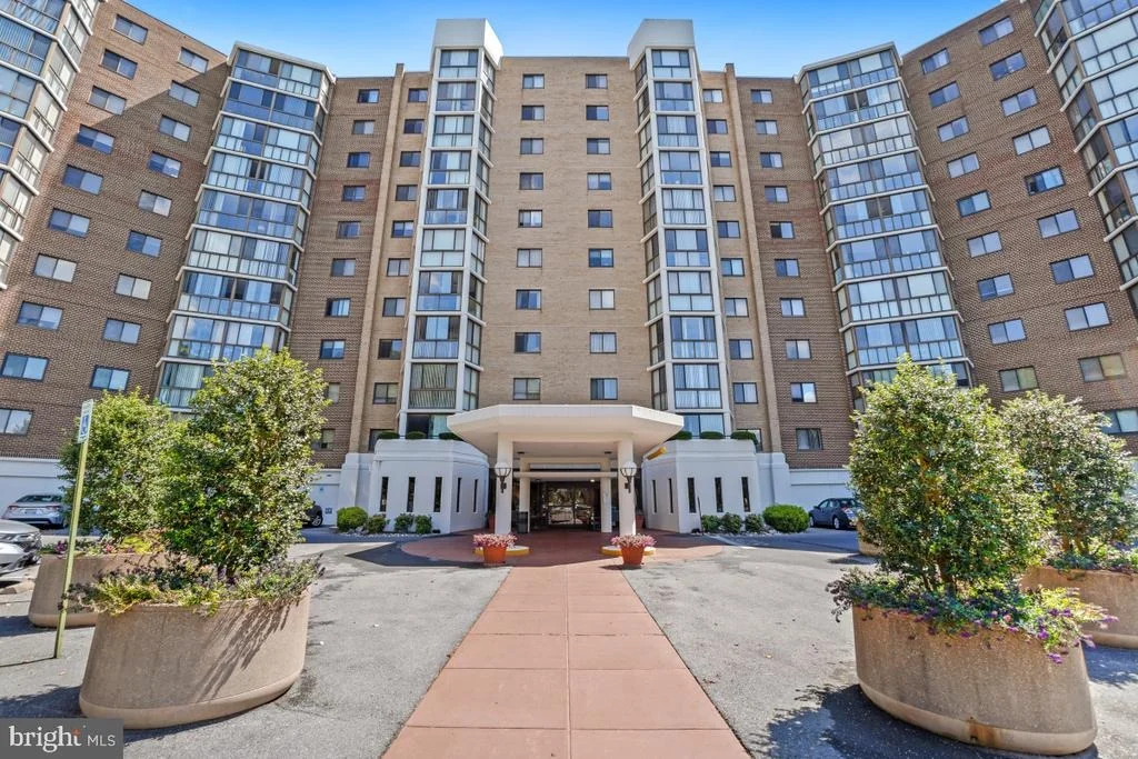 Photo of Unit 4716 at 15100 INTERLACHEN DRIVE