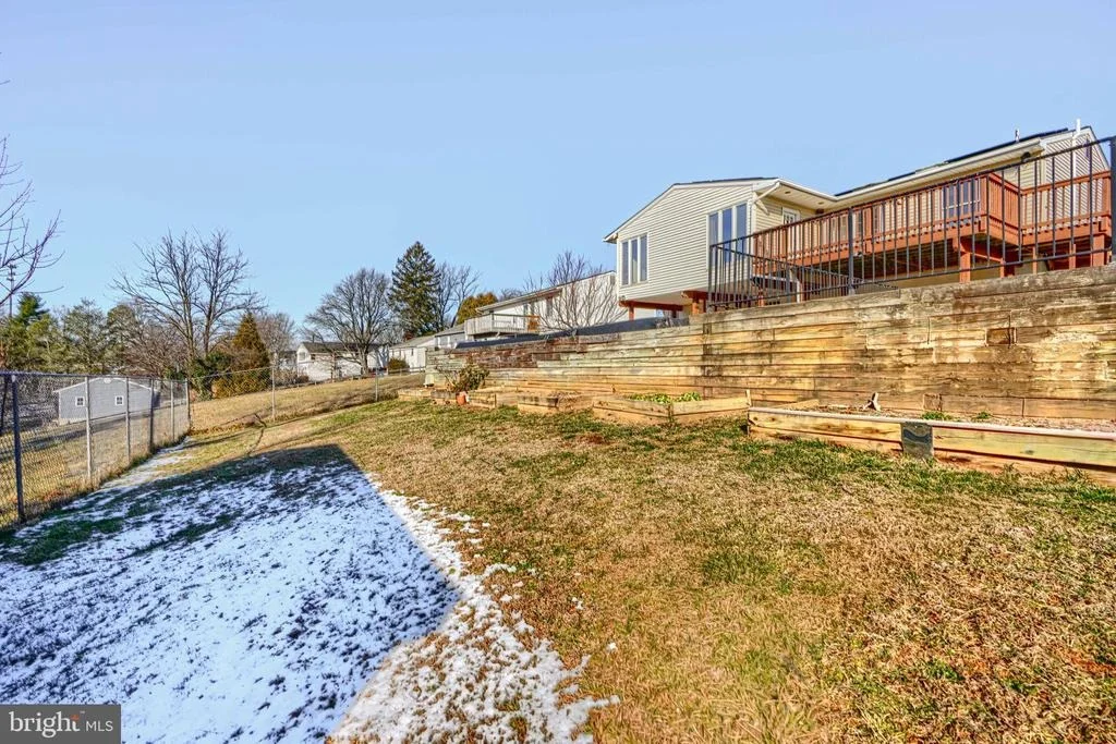 Photo of 10100 LEWIS DRIVE