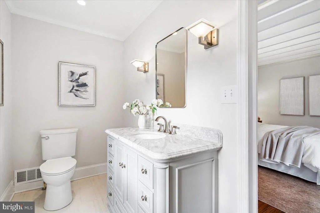 Photo of 900 ROSEMONT AVENUE
