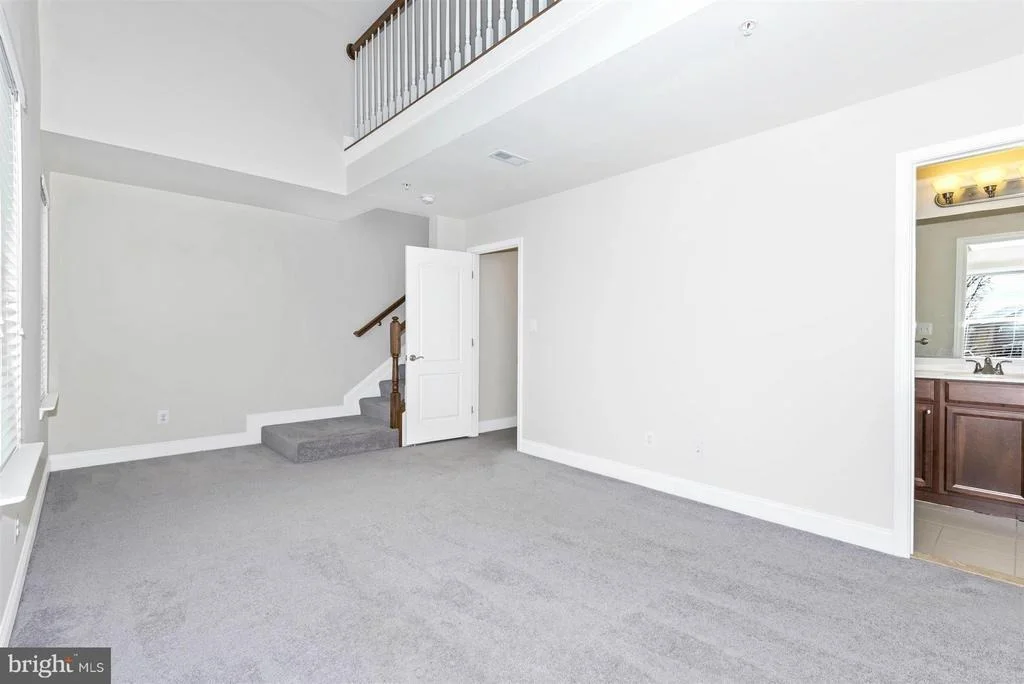 Photo of 40 6TH STREET W