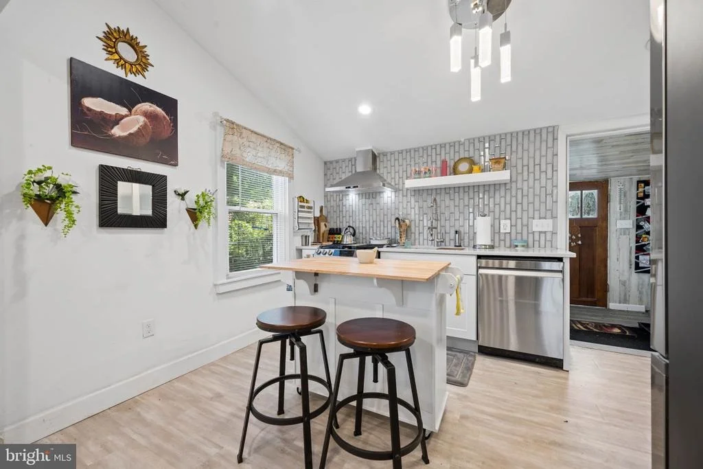Photo of 3355 FALLS ROAD