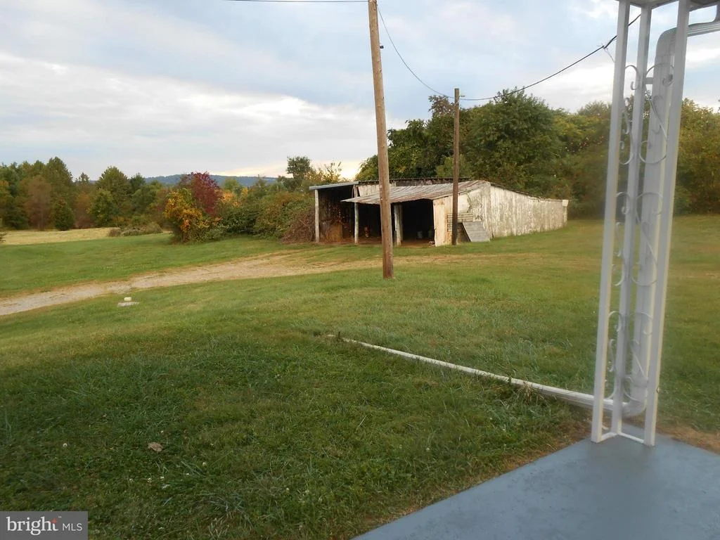 Photo of 6212 APPLETOWN ROAD