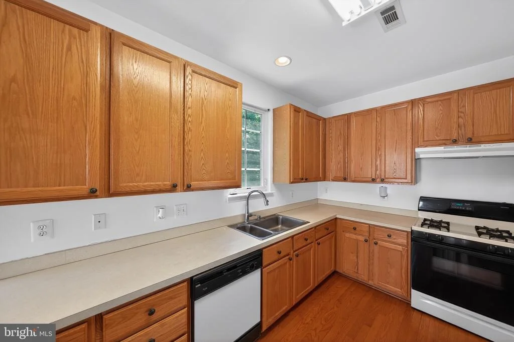 Photo of 9200 FOX PARK ROAD