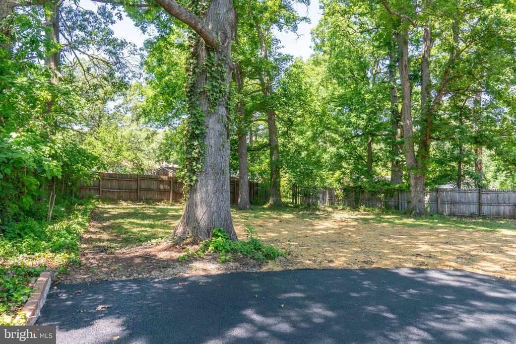 Photo of 9208 LANHAM SEVERN ROAD