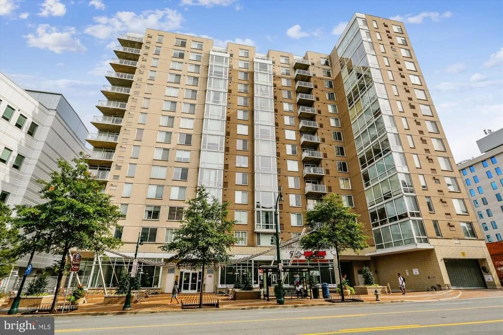 Photo of Unit 806 at 930 WAYNE AVENUE