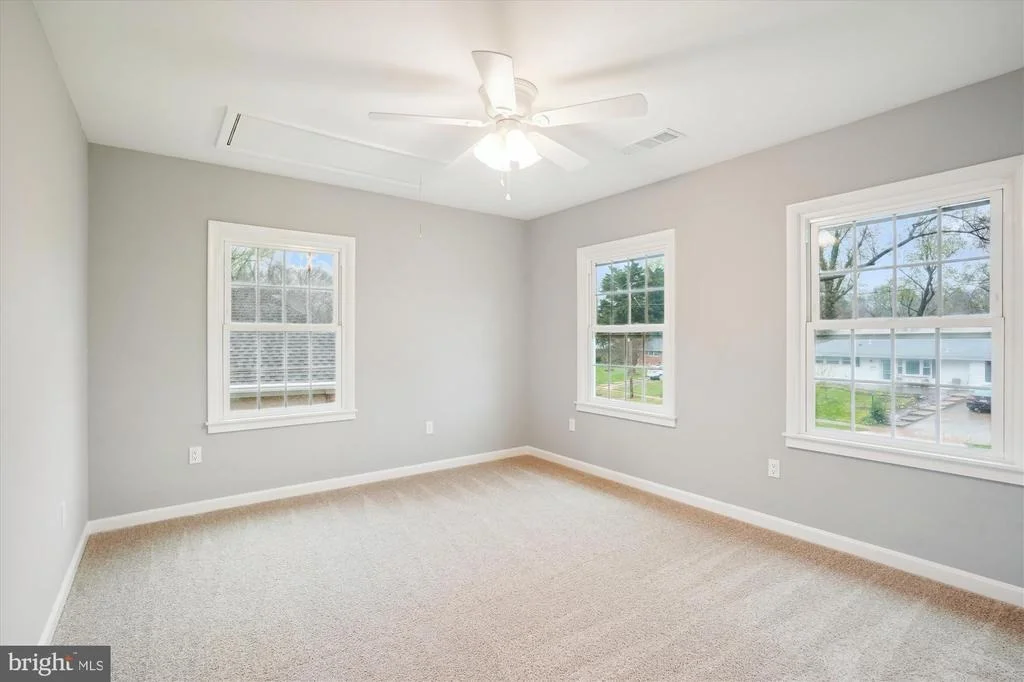 Photo of 5514 INVERCHAPEL ROAD
