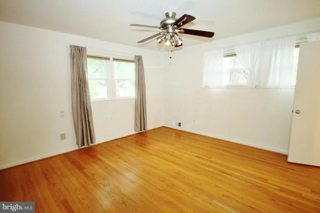Photo of 5504 INVERCHAPEL ROAD