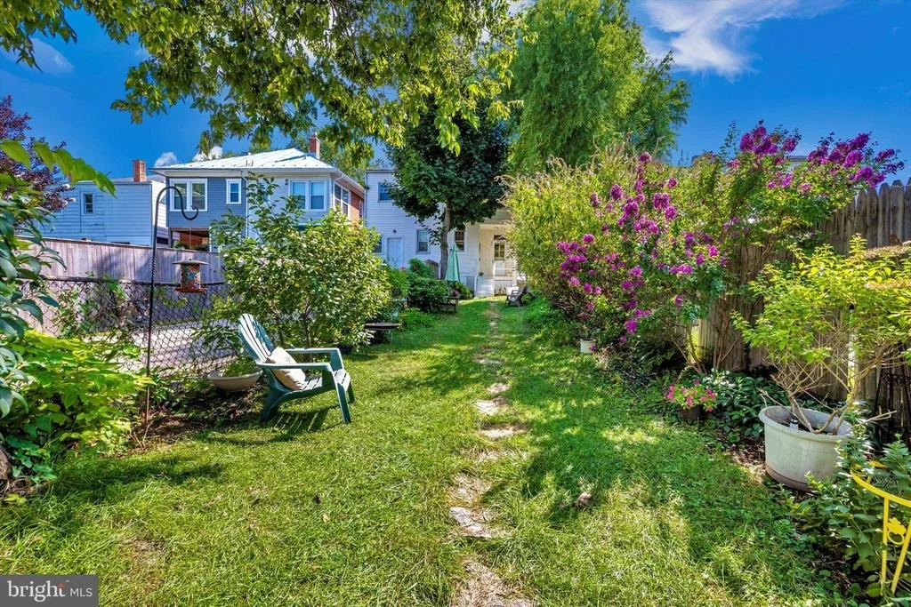 Photo of 323 W 7TH STREET