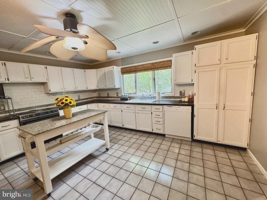 Photo of 23735 WOODS DRIVE