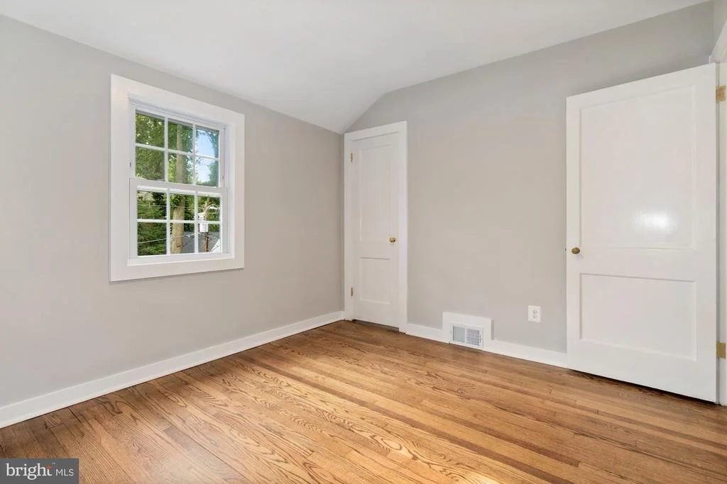 Photo of 8713 READING ROAD