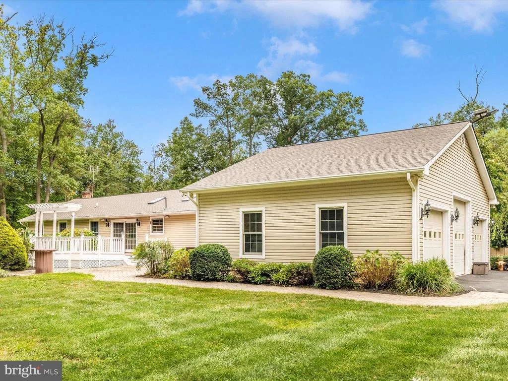 Photo of 6119 DAVIS ROAD