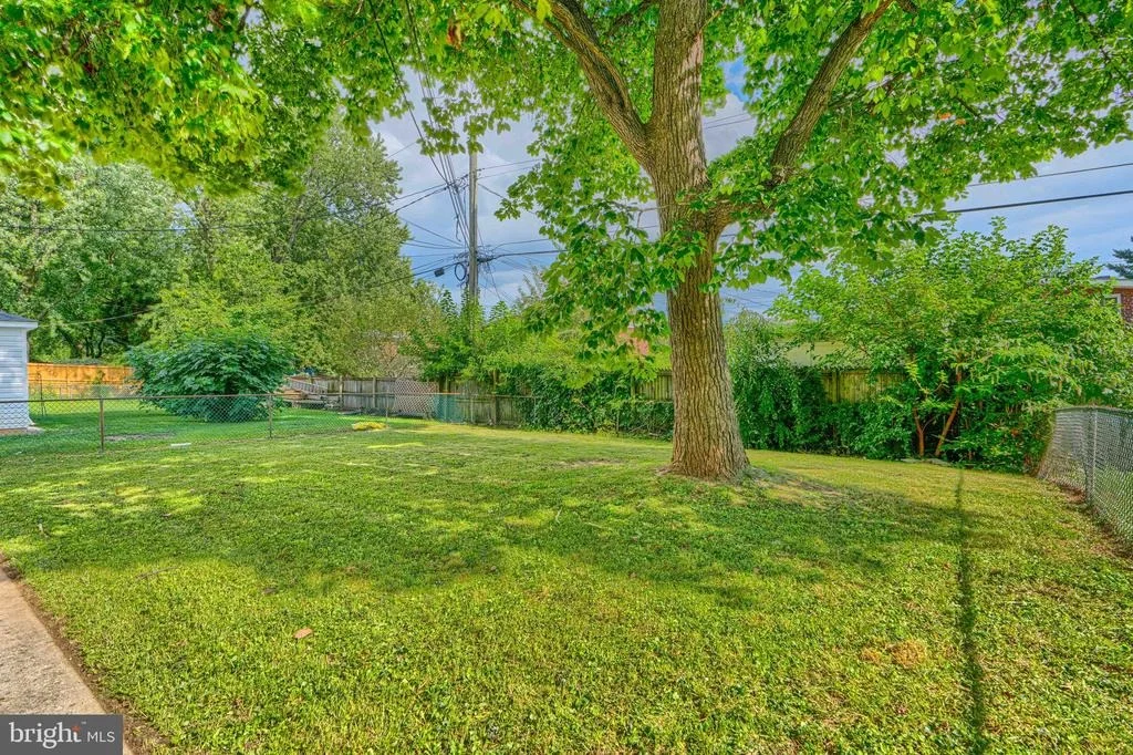 Photo of 2421 FOREST GREEN ROAD