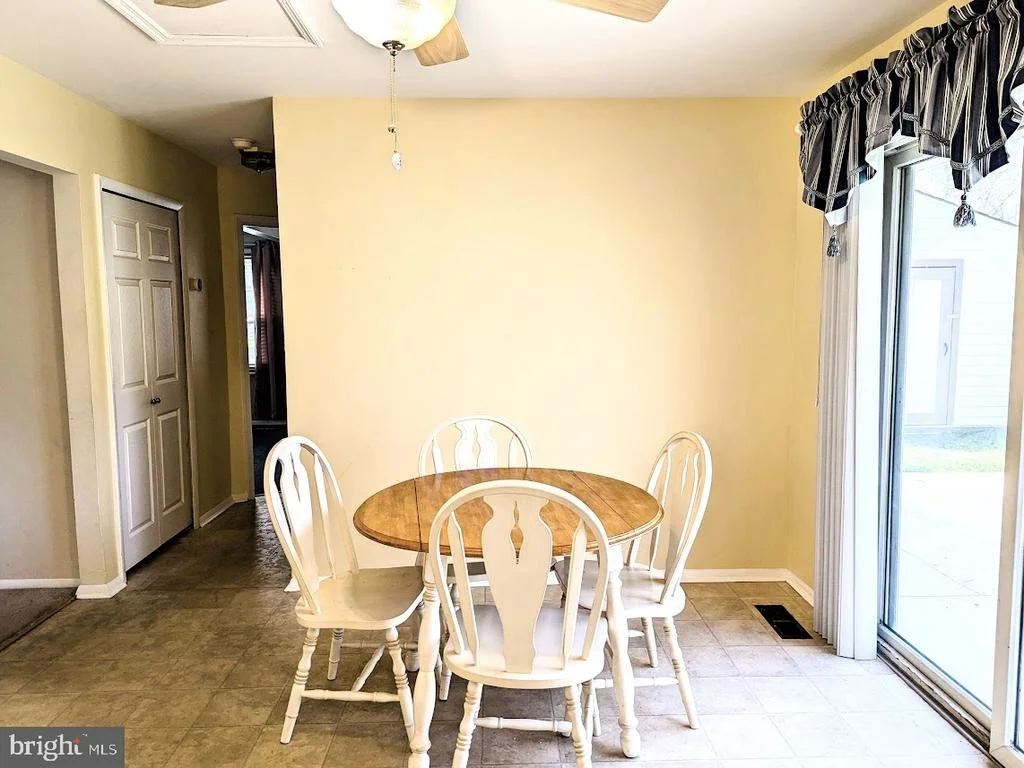 Photo of 910 BARRINGTON DRIVE