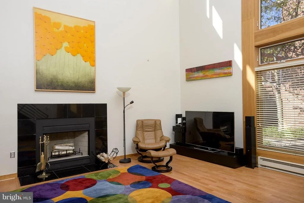 Photo of Unit E at 657 WASHINGTON BOULEVARD