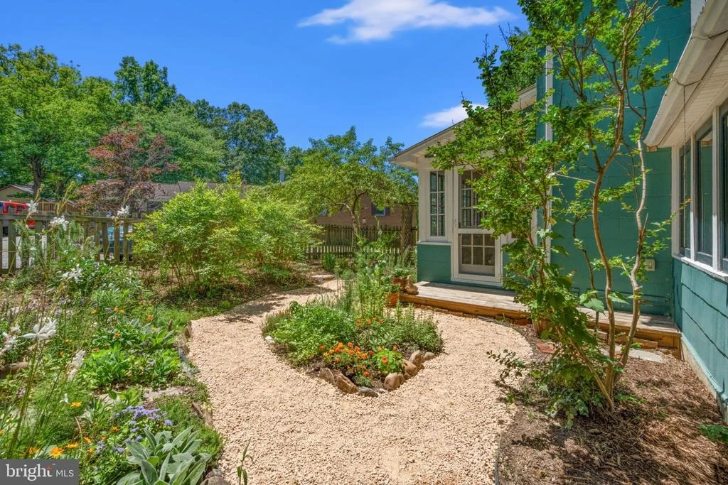 Photo of 4730 BICKNELL ROAD