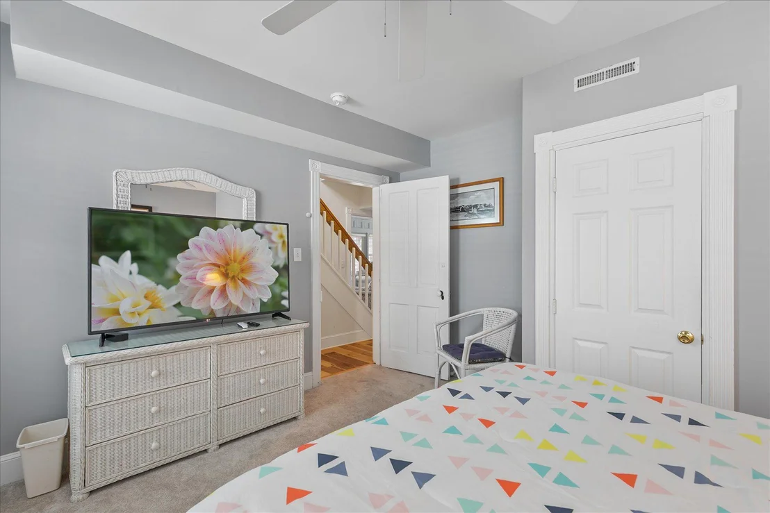Photo of 16 DELAWARE AVENUE