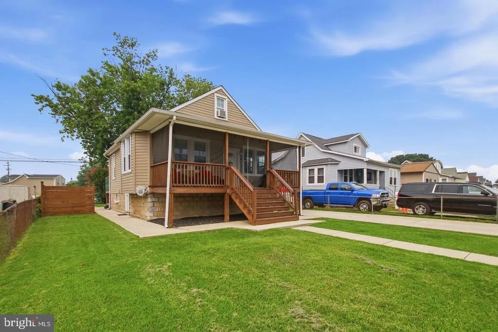 Photo of 1742 LESLIE ROAD