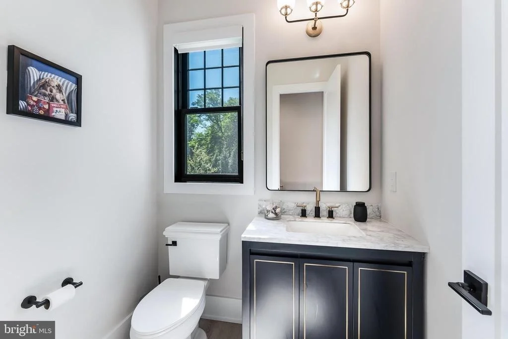 Photo of 952 WALKER ROAD