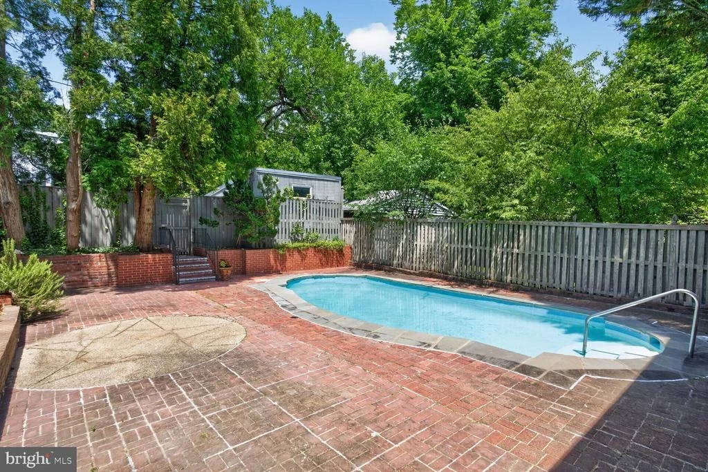 Photo of 4425 P STREET NW
