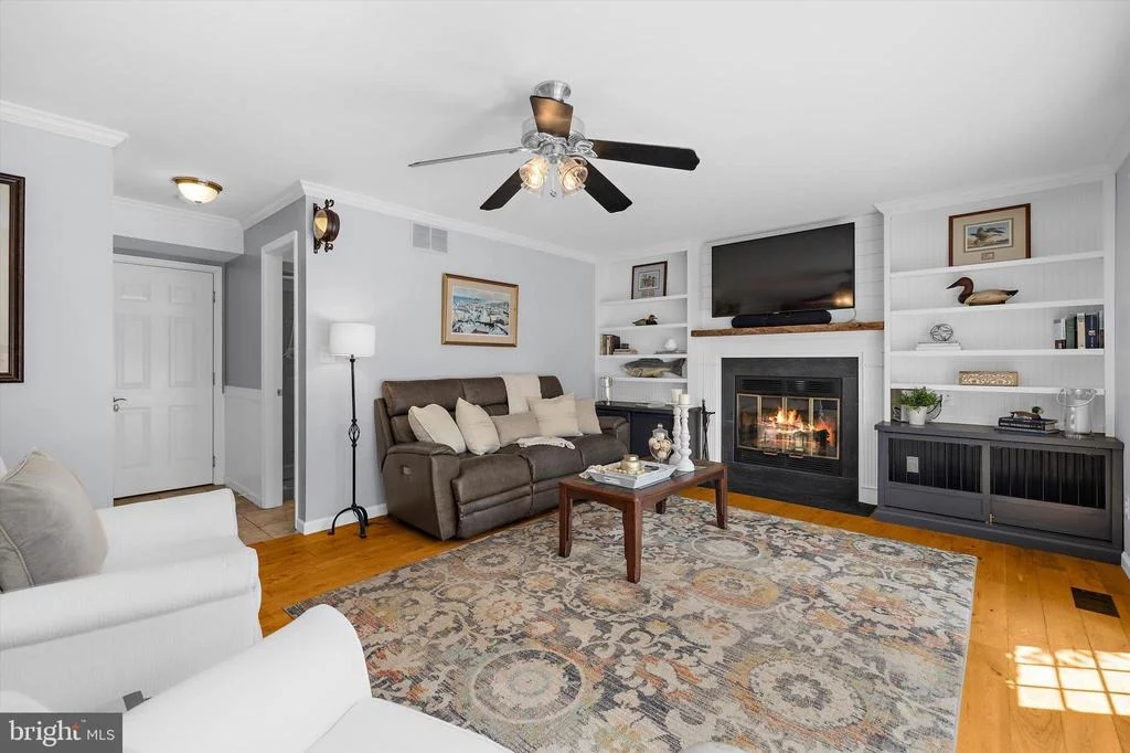Photo of 527 BAY HILLS DRIVE