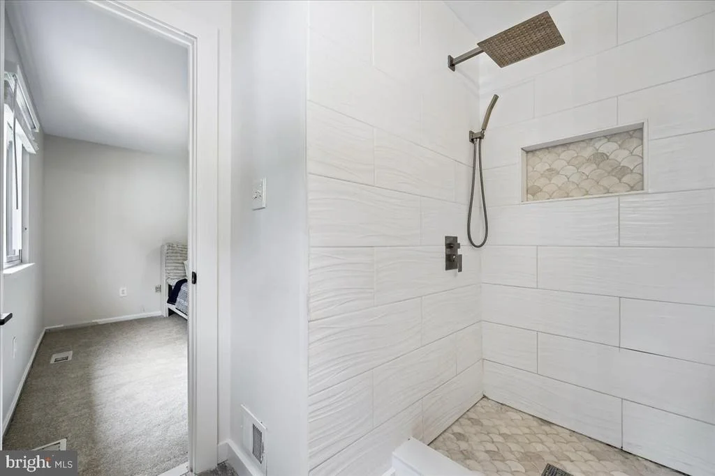 Photo of 24713 CUTSAIL DRIVE