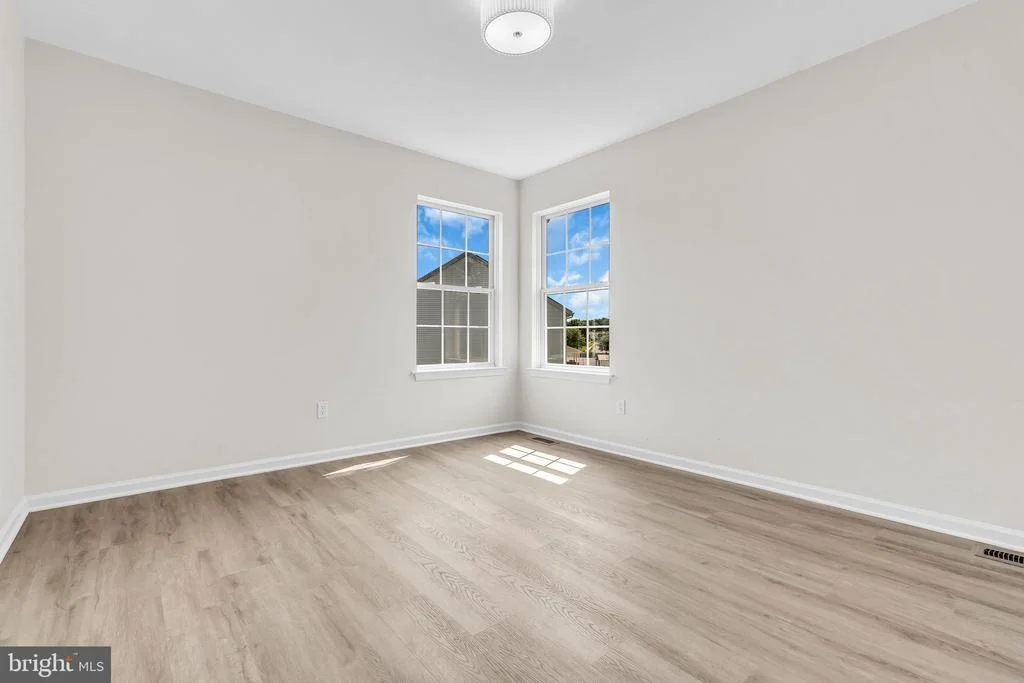 Photo of 1055 HUNTINGDON DRIVE