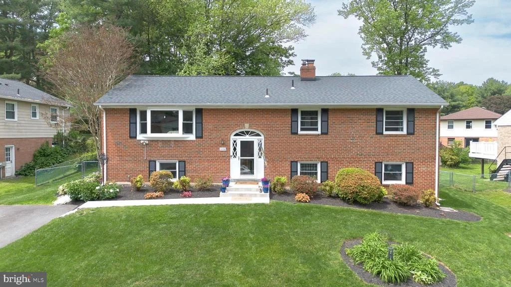 Photo of 18908 ROLLING ACRES WAY