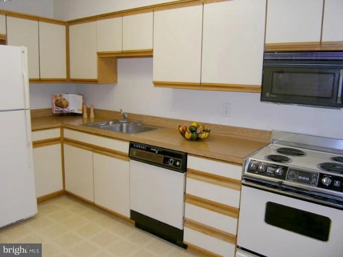 Photo of Unit 4501 at 15100 INTERLACHEN DRIVE