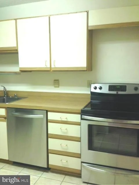 Photo of Unit 1621 at 15101 INTERLACHEN DRIVE