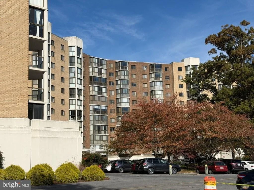 Photo of Unit 1124 at 15101 INTERLACHEN DRIVE