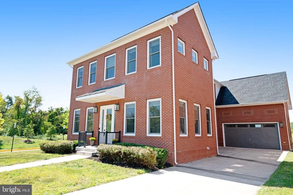 Photo of 9394 QUADRANGLE STREET