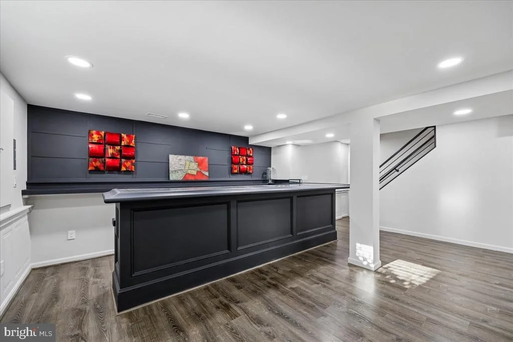 Photo of 6 CRESTVIEW COURT