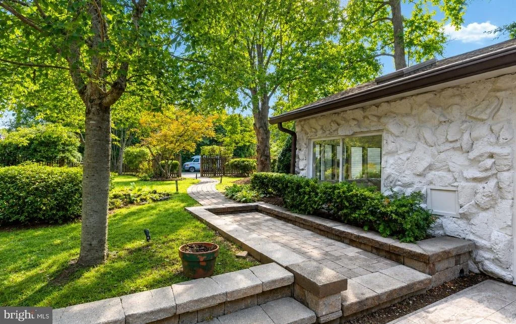 Photo of 1820 LONGWOOD ROAD