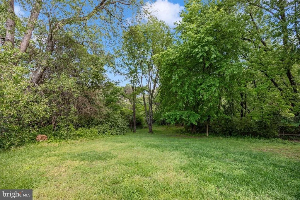Photo of 3905 SUGARLOAF DRIVE