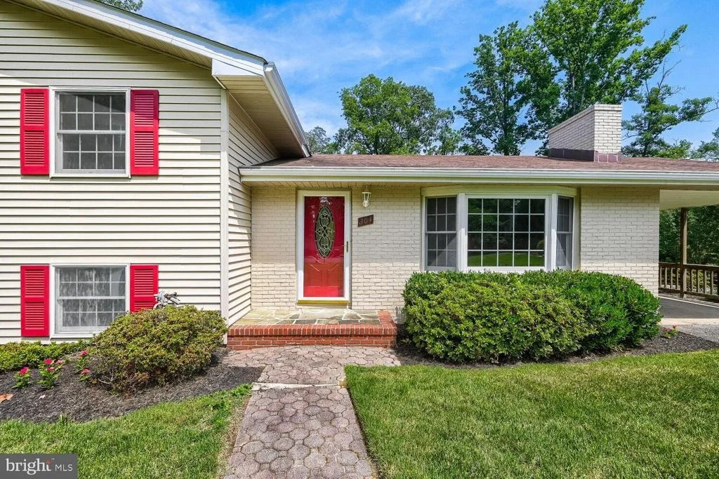 Photo of 304 PINE CIRCLE