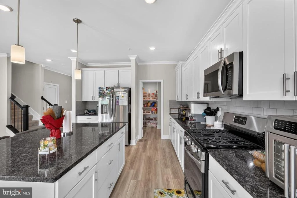 Photo of 4294 SHAKESPEARE CIRCLE