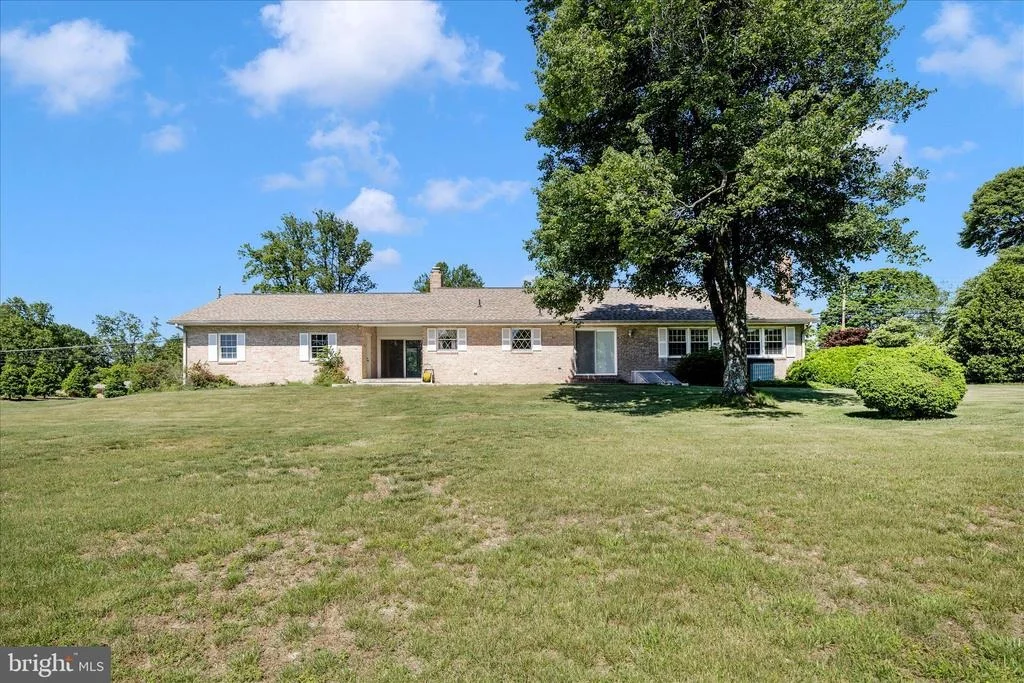Photo of 5411 JEFFERSON BOULEVARD