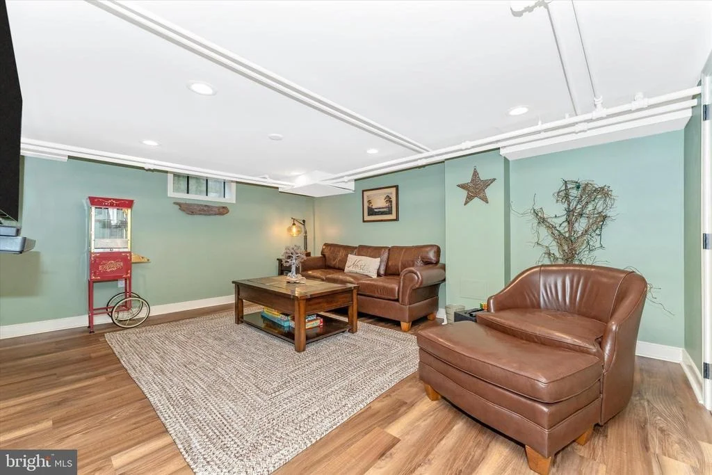 Photo of 402 W 2ND STREET