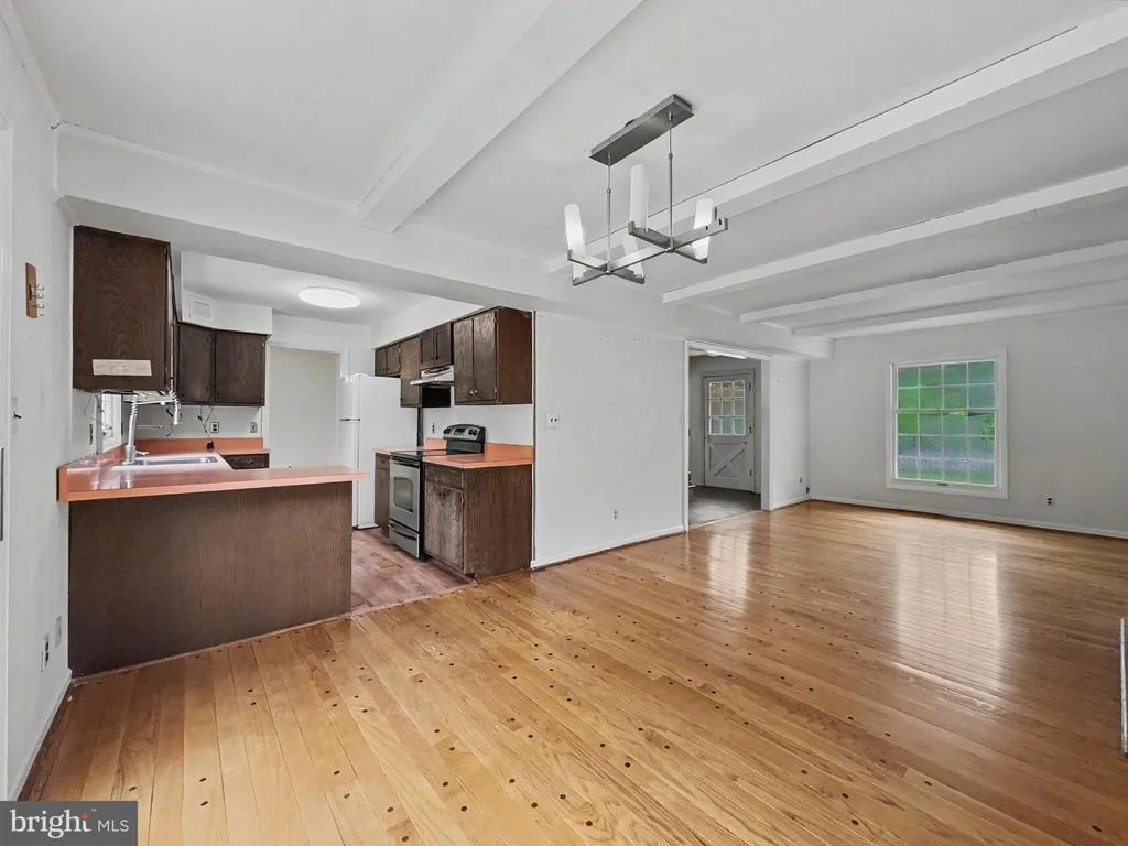 Photo of 1318 DENBY ROAD